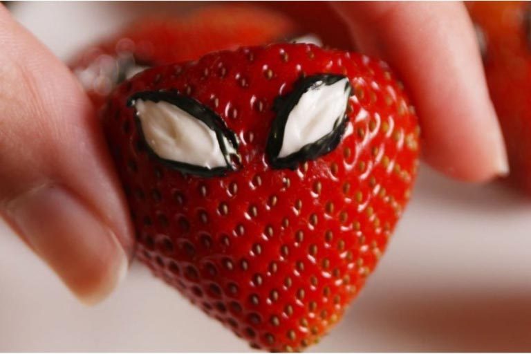 Spiderman-Strawberries Spiderman Strawberries - Recipe of the month - Your ELC