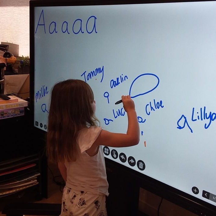 A child doodling on screen | Your ELC blog image