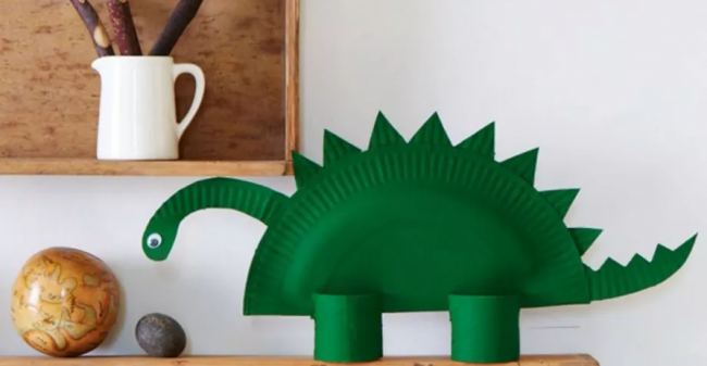 dinosaur2 A green paper plate dinosaur on a shelf - Your ELC blog image