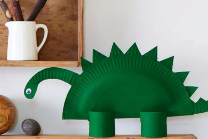 dinosaur2 A green paper plate dinosaur on a shelf - Your ELC blog image